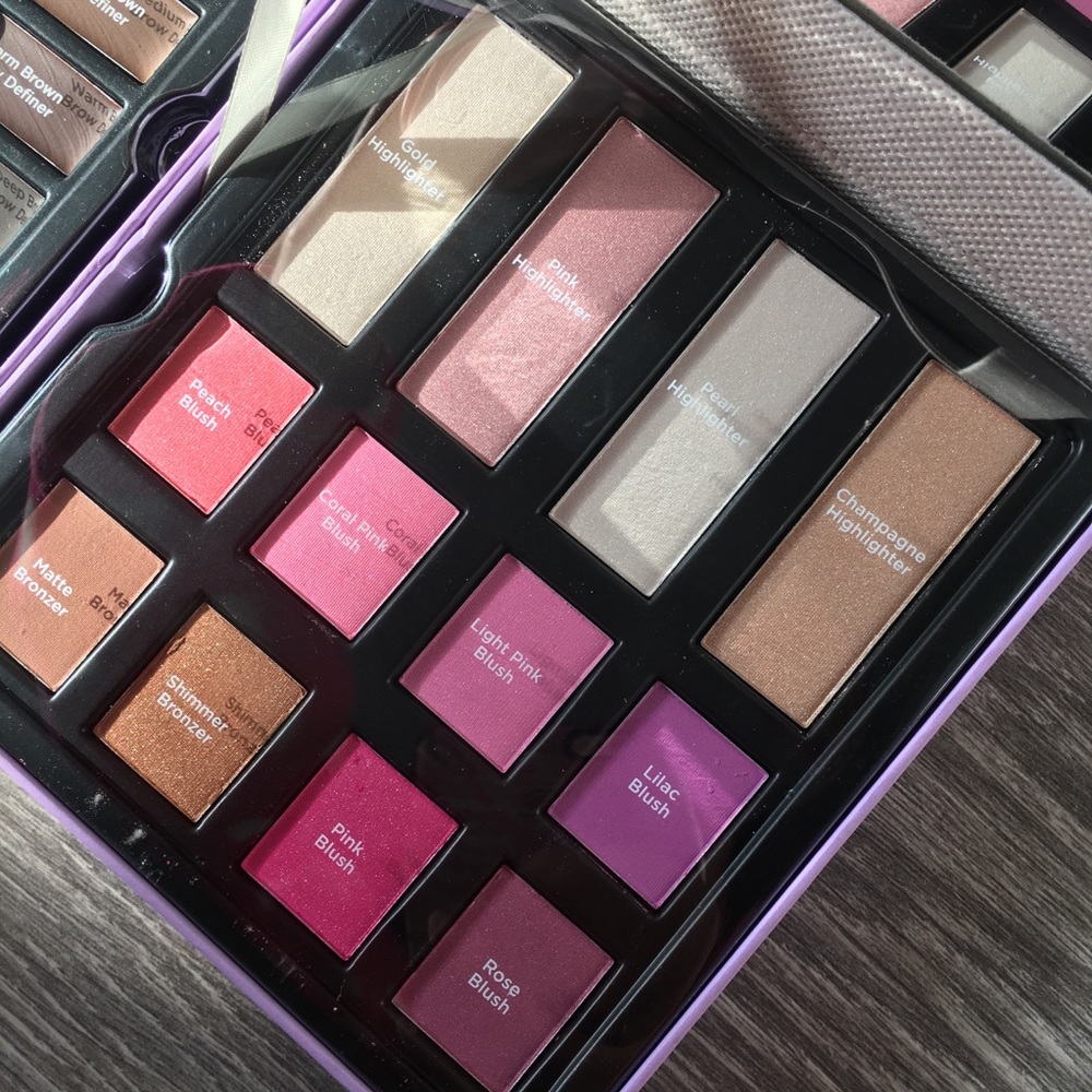 Ulta Beauty Illuminate the Day Makeup Kit - Picture 9 of 14